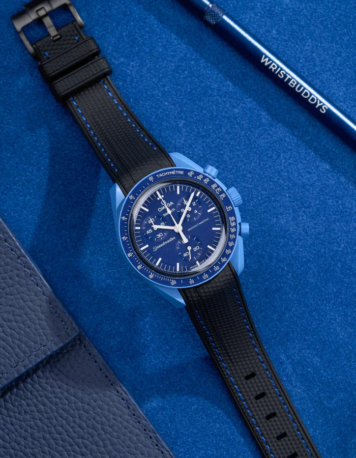 Pulseira de borracha curva premium - pontos pretos e azuis