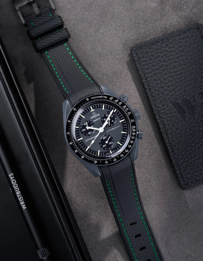 Pulseira de borracha curva premium - pontos pretos e verdes
