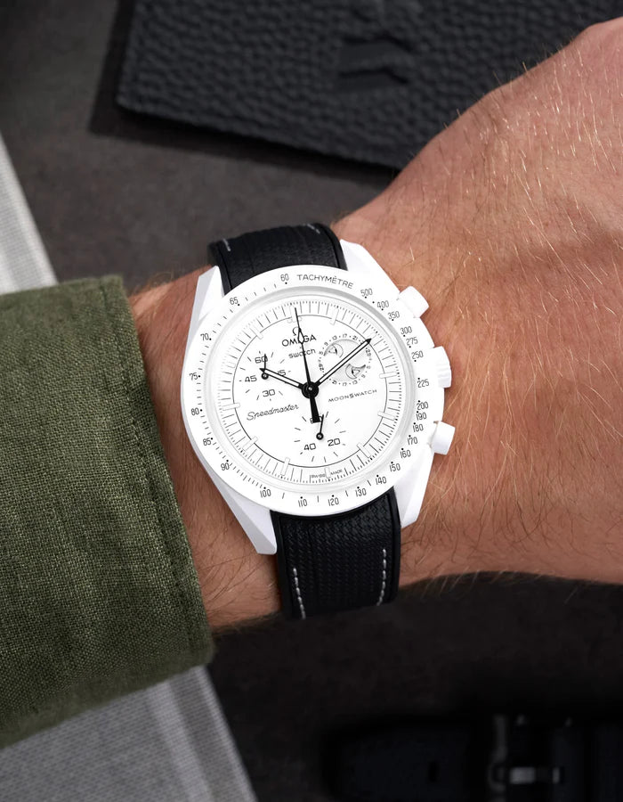Pulseira de borracha curva premium - pontos pretos e brancos