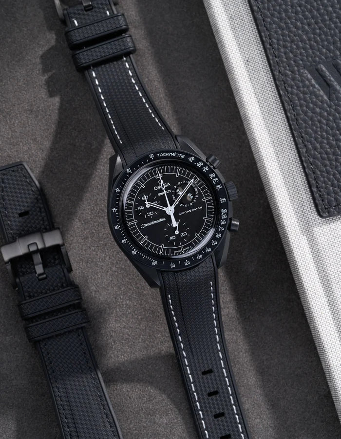 Pulseira de borracha curva premium - pontos pretos e brancos
