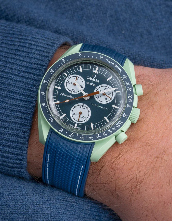 Pulseira de borracha curva premium - pontos azuis e brancos