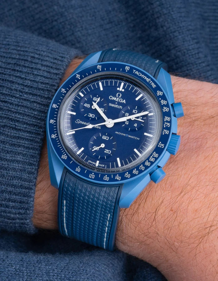 Pulseira de borracha curva premium - pontos azuis e brancos