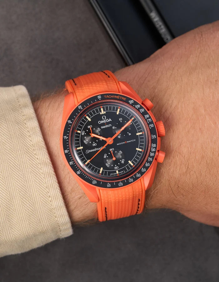 Pulseira de borracha curva premium - Pontos laranja lava e pretos