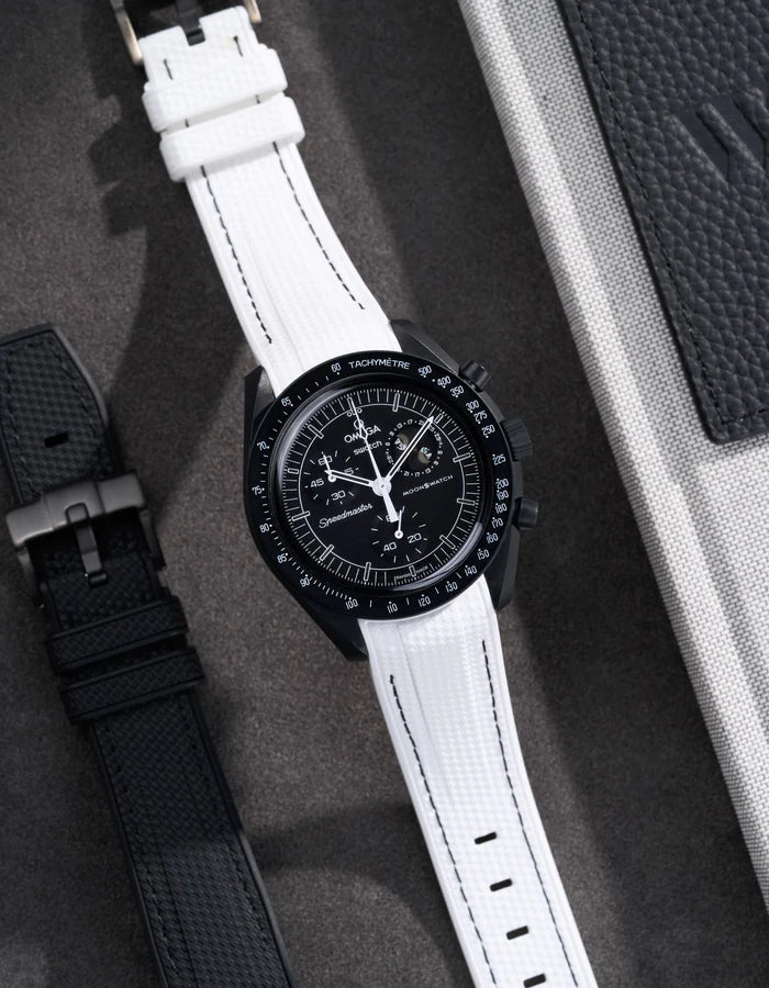 Pulseira de borracha curva premium - pontos brancos e pretos