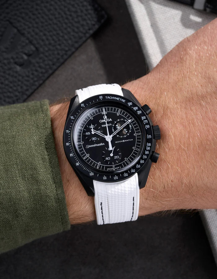 Pulseira de borracha curva premium - pontos brancos e pretos