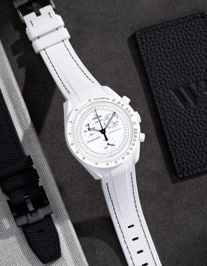 Pulseira de borracha curva premium - pontos brancos e pretos