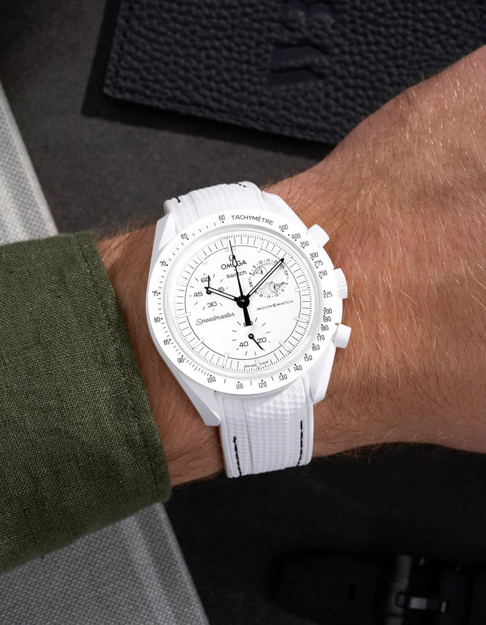 Pulseira de borracha curva premium - pontos brancos e pretos