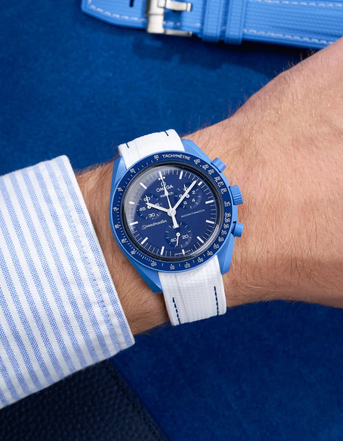 Pulseira de borracha curva premium - pontos brancos e azuis