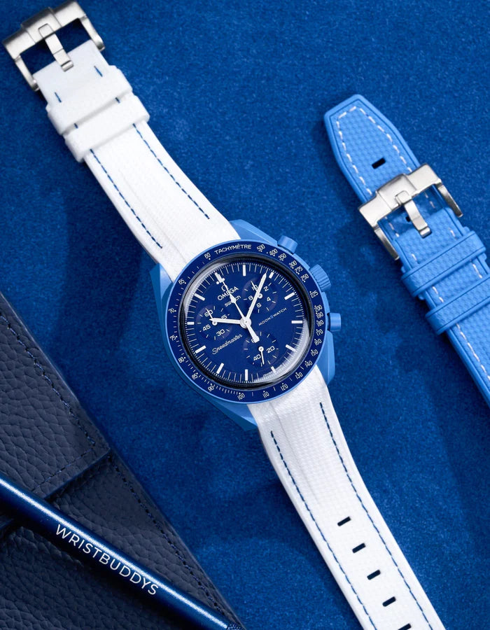 Pulseira de borracha curva premium - pontos brancos e azuis